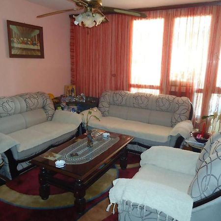 Private Room In A Shared Apartment In The Center Of Бар Экстерьер фото
